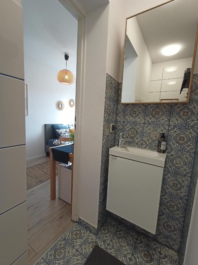Lemuria Pokój z łazienką Szkolna Legnica Exterior foto